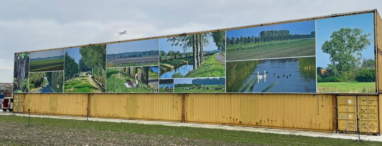 containerframe met spandoek